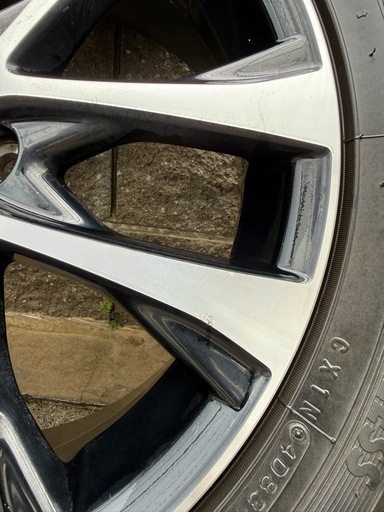 トヨタエスティマの純正ホイールとスタッドレスタイヤ（225/50R18）