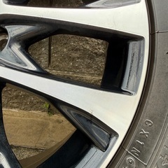 トヨタエスティマの純正ホイールとスタッドレスタイヤ（225/50R18）の画像