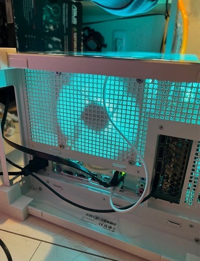 ホワイトゲーミングPC