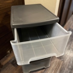 【0円・無料】3段 プラスチック 収納チェスト 衣装ケース (横33×奥43×高43)の画像