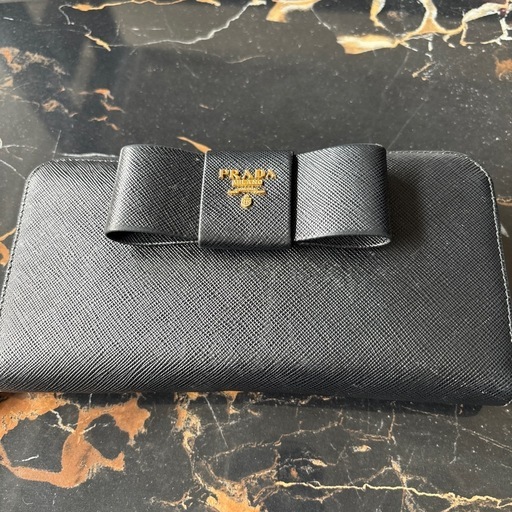 PRADA  リボン長財布　ラウンドファスナー