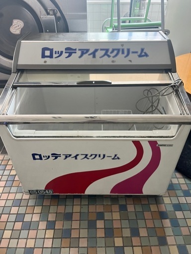 (2020.5.17　お買い上げありがとうございました。)ロッテ アイスクリーム冷凍庫(高く買い取るゾウ中間店) ロッテアイスオリジナル ミニ冷凍庫 愛すケース LOTTE ICECREAM30周年