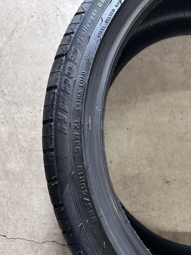 225/40R19 夏タイヤ　2本