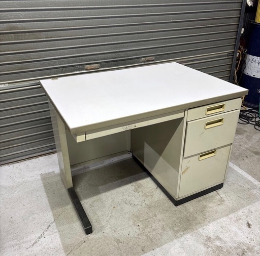 ② 北海道旭川市直接取引限定 KOKUYO 中古品 コクヨ 片袖机 オフィスデスク 鍵なし 高さ720mm 奥行700mm 長さ1000mm 現状品
