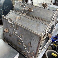 アンティーク調アイアン ドッグハウス（犬小屋）の画像