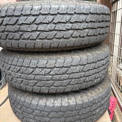 プラダ、ハイエース用タイヤの画像