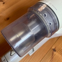 TOSHIBA コードレスサイクロン掃除機　ジャンク品の画像