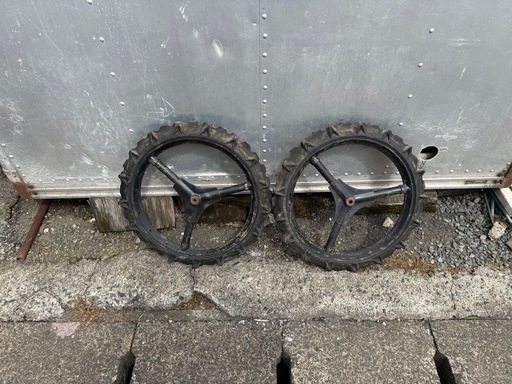 クボタ　田植機　田植え機　SPJ400　車輪　前輪　左右セット　カバー　ネジ付　クボタ純正　パーツ　部品