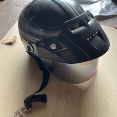 ヤールーヘルメットの画像