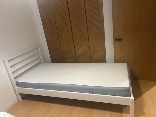 【美品】IKEAシングルベッド＋マットレス 90×200 1台7000円（3台あり）