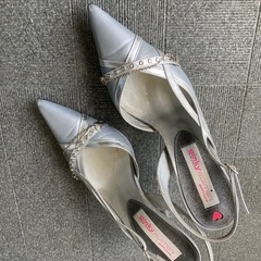 揺れビジュー付　パンプス　23.5の画像