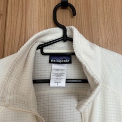 patagonia フードなしパーカーの画像