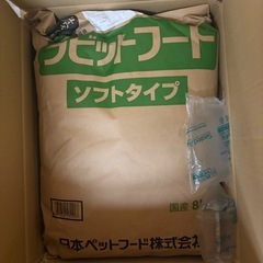 うさぎの飼育セット1セットとペレット8キログラムの画像
