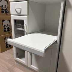美品 食器棚 キッチンカウンター 幅65cm スライド棚・コンセント付 一人暮らしに◎の画像