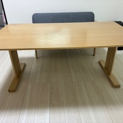 ダイニングテーブルの画像