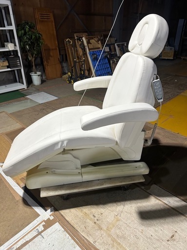 電動フェイシャルベッド　格安で