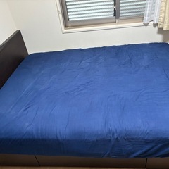 ダブルベッドの画像