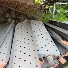 踏板 アンチ 約1m クランプ付きあり 複数枚セット 中古 現状品の画像