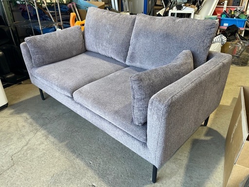 ファブリックソファ　２人掛けソファ　モダンソファ　ブラックスチール脚付き　ＭＯＤＥＲＮ　ＤＥＣＯ　グレー　広々座面