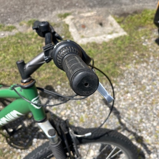 自転車　緑　タイヤ太め　ギア付き