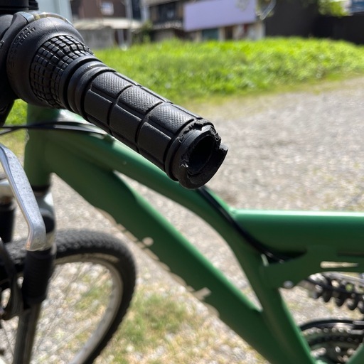 自転車　緑　タイヤ太め　ギア付き
