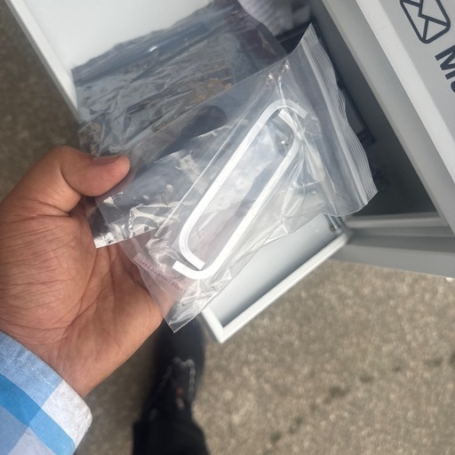 宅配ボックス　新品　少し変形