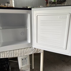 SAMKYO 冷凍庫 33L 前開き 小型 幅45cm ミニ冷凍庫 一人暮らし コンパクト 2時間急冷 温度調節4段階 耐熱天板 静音 省エネ ZU30 ブラックの画像