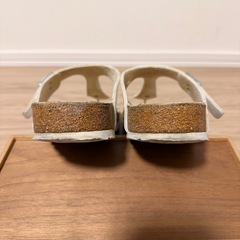 Birkenstock ギゼ トング サンダル／ホワイトの画像