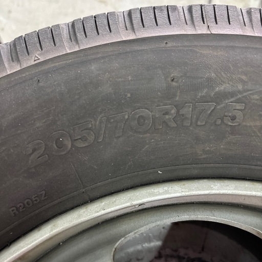 ２tトラック用タイヤホイールセット