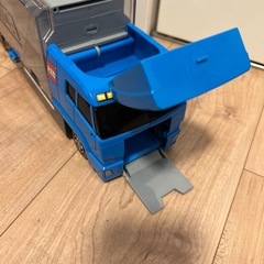 トミカ6台＆トレーラーセット
　の画像
