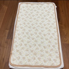 ベビーベッド用マットレス、シーツ、マットレスパット、防水シーツ　５点セットの画像