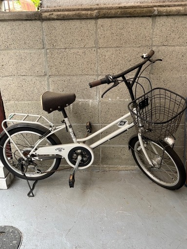 前カゴと鍵付き自転車