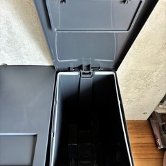 【未使用】フットペダル式 ゴミ箱 45L×2個セット（swish45）の画像