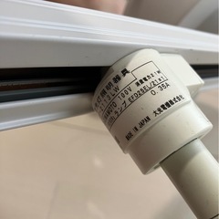 【ジャンク品】配線ダクトレール（ライティングレール）&ライト2つの画像