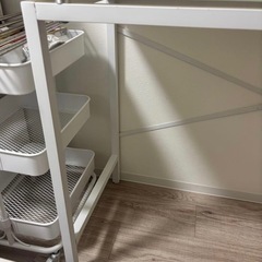 ホワイト　ガラス　デスクの画像