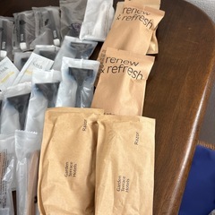 【お買い得‼️】使い捨てカミソリ&シェービングクリーム（新品未使用品、32点セット）の画像