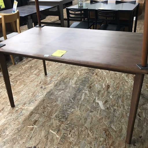 ジャングルジャングル貝塚店　ダイニングテーブル　ニトリ　木　木目　茶色　ダークブラウン　シンプル　インテリア　家具　中古　貝塚市　二色