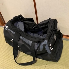 adidas 大型ボストンバックの画像