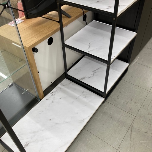 大理石調ワードローブ
