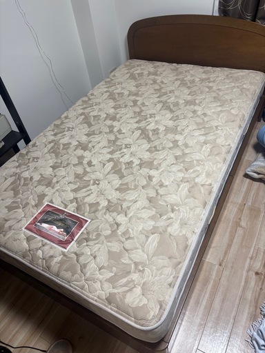 シモンズセミダブルベッド (にし) 松飛台のベッド《ダブルベッド》の