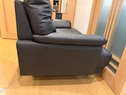 4月25日まで限定値下げ⭐︎ほぼ未使用　ニトリ2人がけ　傷が付きにくい合皮ソファー　　　