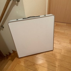 アウトドア　折りたたみテーブルの画像