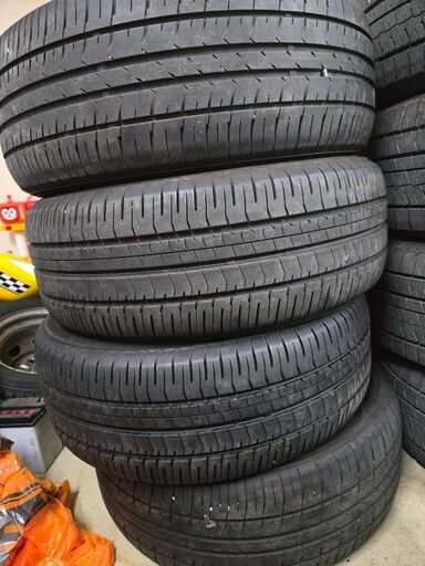 205/55R16 BSとグッドイヤー2本ずつ