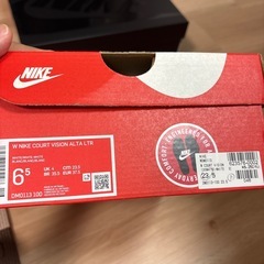 NIKE スニーカー　箱の画像