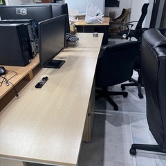 オフィスデスク等の画像