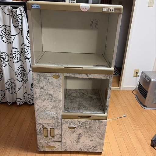 C2618  ジモティー特別価格！　大型レンジボード　　食器棚　※未清掃．剥がれ．シール跡あり 大型レンジボードの中古が安い！激安で譲ります・無料であげます