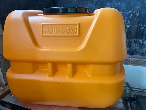貯水タンク500L（ほぼ新品）