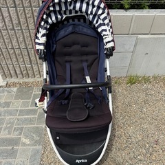 familiar×Aprica ベビーカーの画像