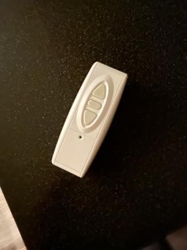 【動作確認済】100インチ 電動プロジェクタースクリーン（吊り下げ・壁掛け両用）