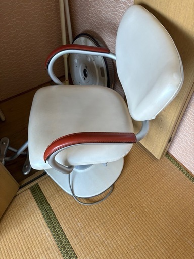電動カットチェア
